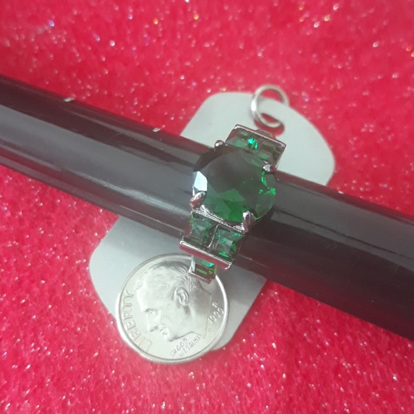 Size 6 emerald green color ring